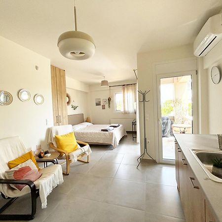 Liakada Guest House Артемида Екстериор снимка