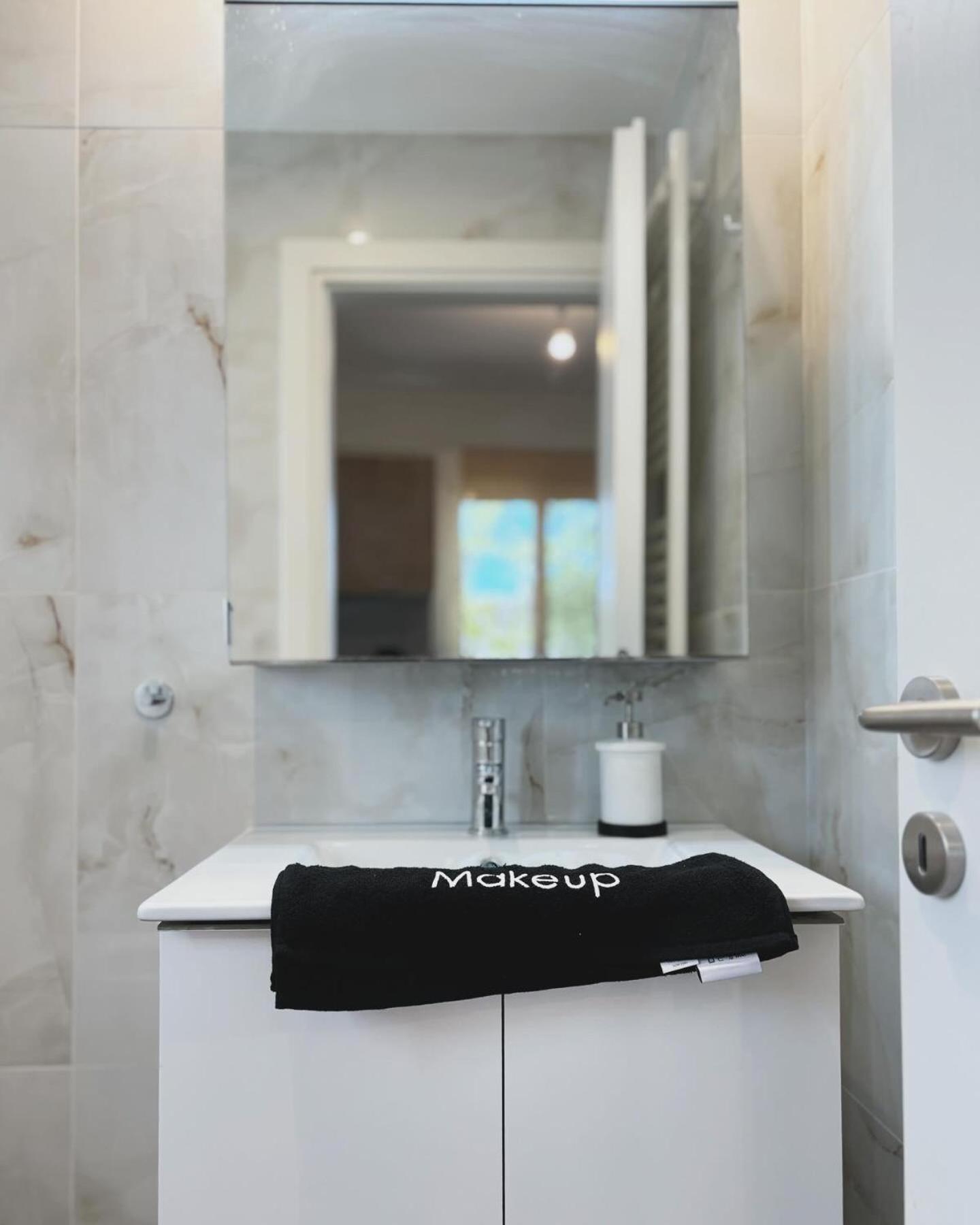 Liakada Guest House Артемида Екстериор снимка